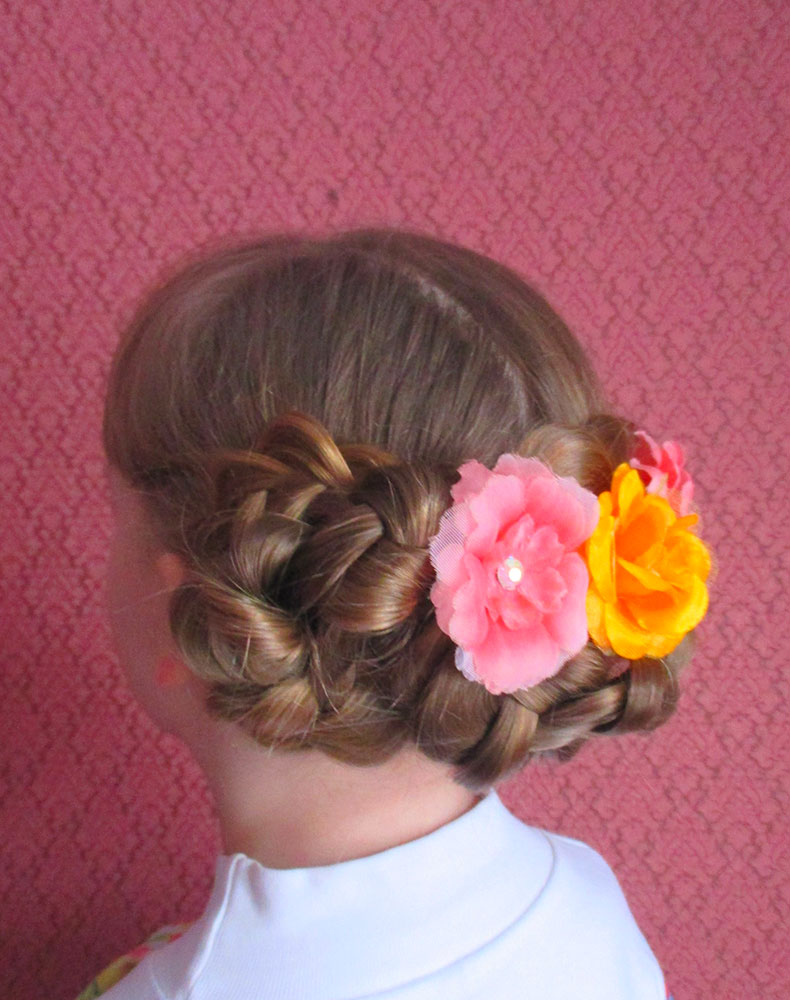 Оригинальная прическа на длинные волосы своими руками